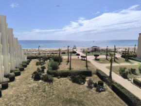 Appartement Entièrement Rénové en Bord de Mer avec Vue Imprenable et Parking Privé